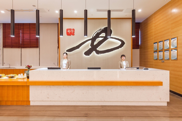 Imagen general del Hotel Suisse Place Residence Cmctaizhou. Foto 4