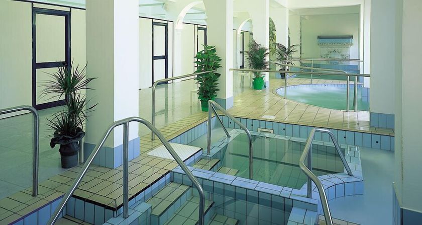 Imagen de la piscina del Hotel Suisse Thermal Village. Foto 8
