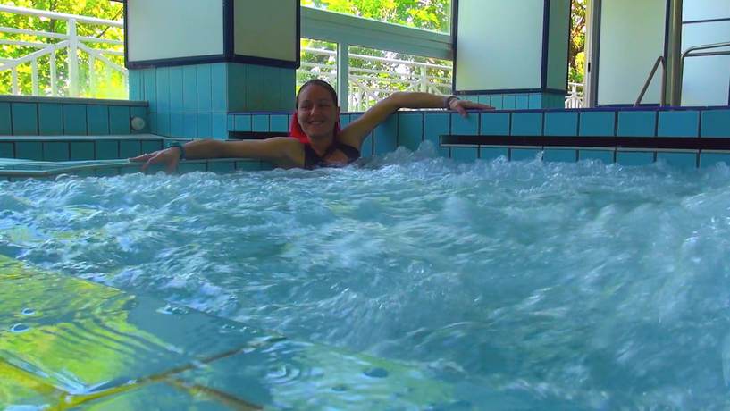 Imagen de la piscina del Hotel Suisse Thermal Village. Foto 16