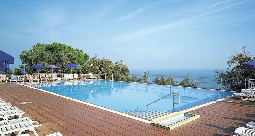 Imagen de la piscina del Hotel Suisse Thermal Village. Foto 18