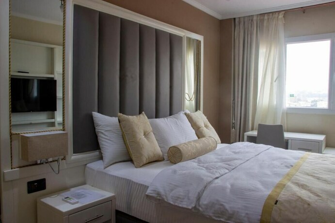 Imagen de la habitación del Hotel Suita. Foto 19