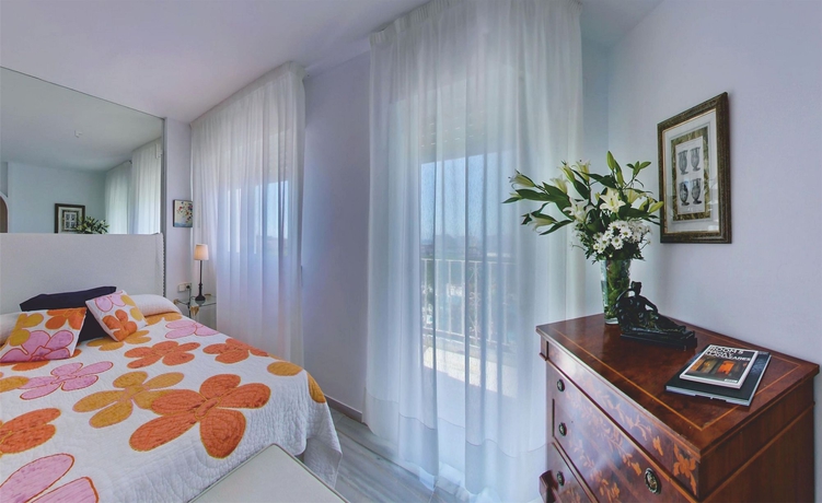 Imagen de la habitación del Hotel Suite Albayzin del Mar. Foto 7