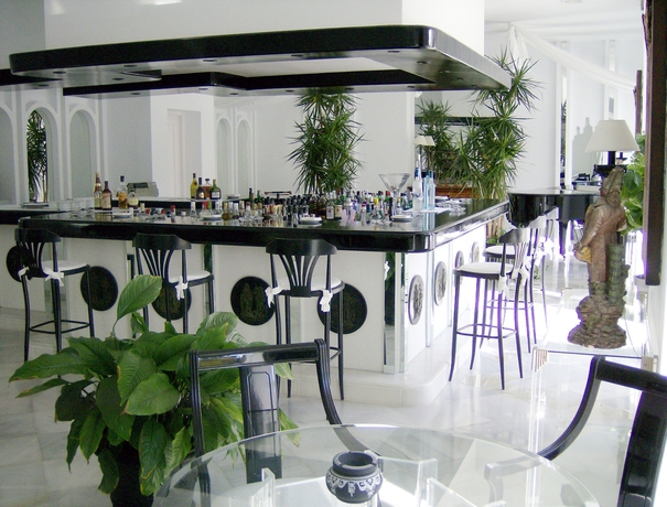 Imagen del bar/restaurante del Hotel Suite Albayzin del Mar. Foto 4