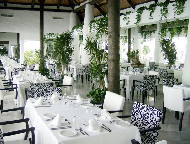 Imagen del bar/restaurante del Hotel Suite Albayzin del Mar. Foto 5