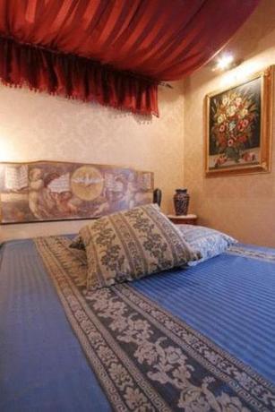 Imagen de la habitación del Hotel Suite Ares. Foto 7