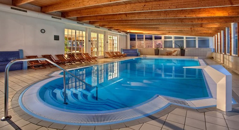 Imagen de la piscina del Hotel Suite Binz Familienhotel R&uuml;gen. Foto 19