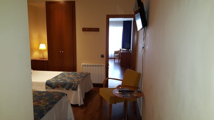 Imagen de la habitación del Hotel Suite Camarena. Foto 3