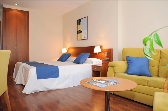 Imagen de la habitación del Hotel Suite Camarena. Foto 4