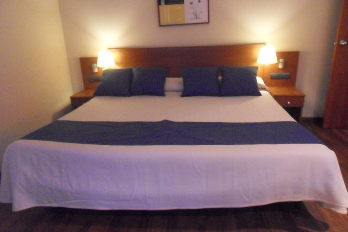 Imagen de la habitación del Hotel Suite Camarena. Foto 5