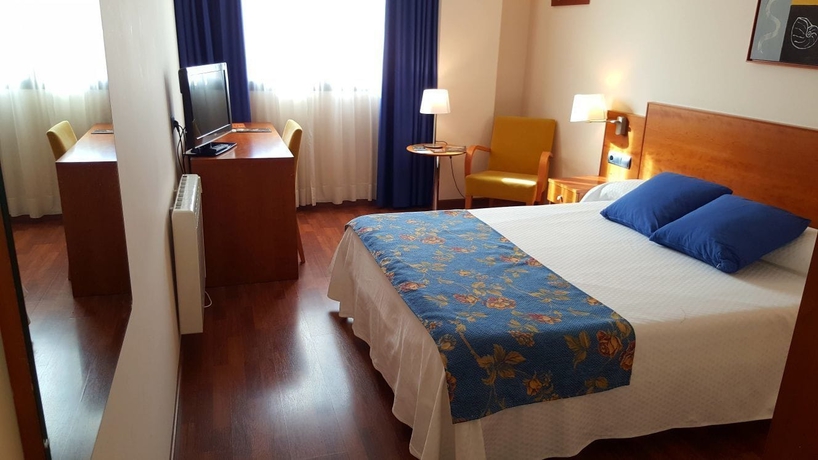 Imagen de la habitación del Hotel Suite Camarena. Foto 7