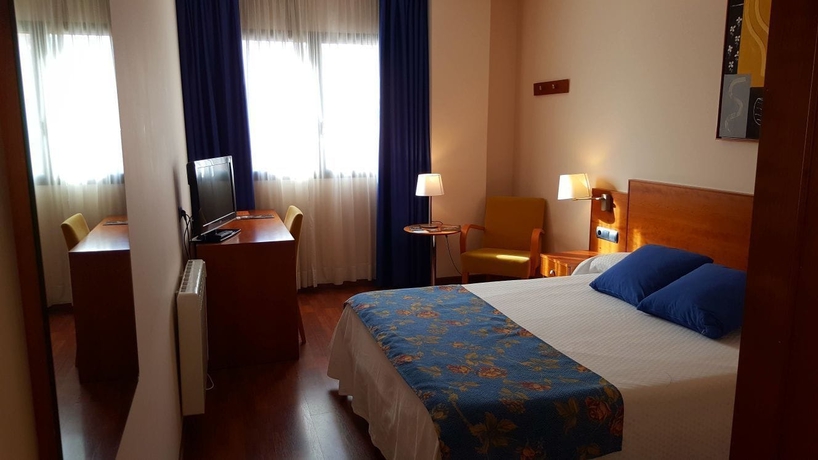 Imagen de la habitación del Hotel Suite Camarena. Foto 8