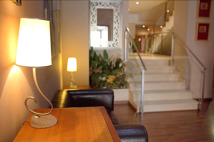 Imagen de los interiores del Hotel Suite Camarena. Foto 18