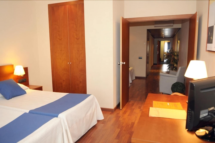 Imagen de la habitación del Hotel Suite Camarena. Foto 11