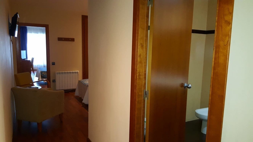 Imagen de la habitación del Hotel Suite Camarena. Foto 14