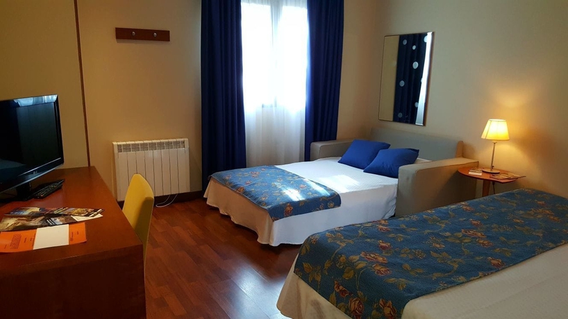 Imagen de la habitación del Hotel Suite Camarena. Foto 15