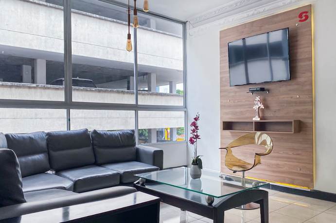 Imagen de los interiores del Hotel Suite Center Pereira. Foto 17