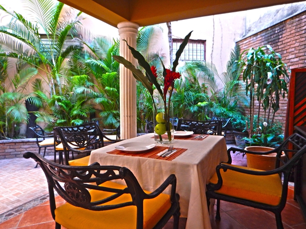 Imagen de los interiores del Hotel Suite Colonial. Foto 13