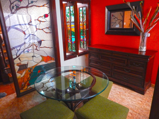 Imagen de la habitación del Hotel Suite Colonial. Foto 5