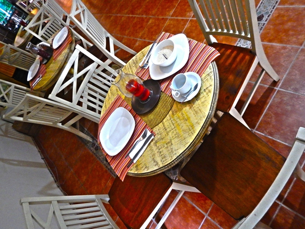 Imagen del bar/restaurante del Hotel Suite Colonial. Foto 2