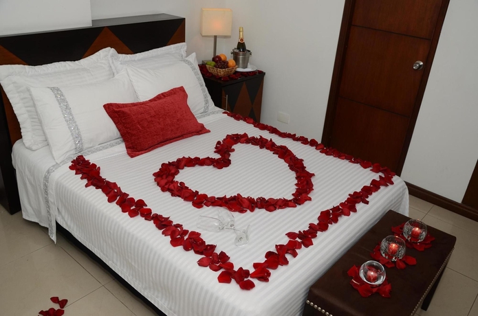 Imagen de la habitación del Hotel Suite Comfort. Foto 8