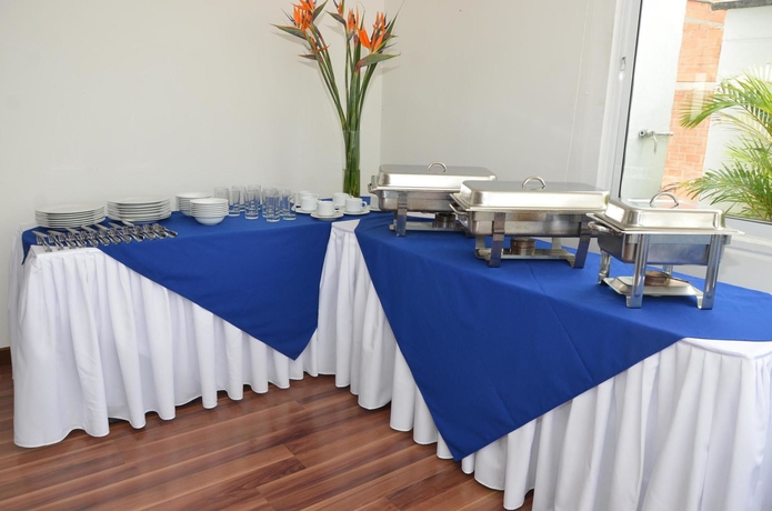 Imagen del bar/restaurante del Hotel Suite Comfort. Foto 2