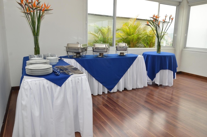 Imagen del bar/restaurante del Hotel Suite Comfort. Foto 4