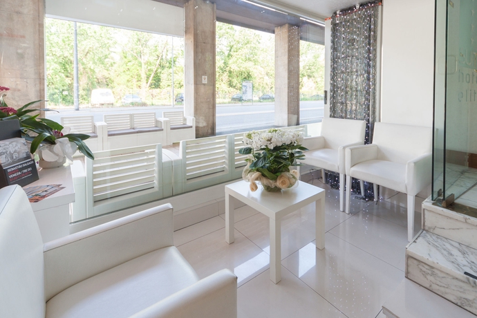 Imagen de los interiores del Hotel Suite Elite. Foto 12