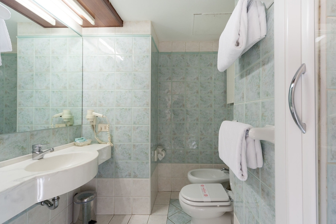 Imagen de la habitación del Hotel Suite Elite. Foto 7