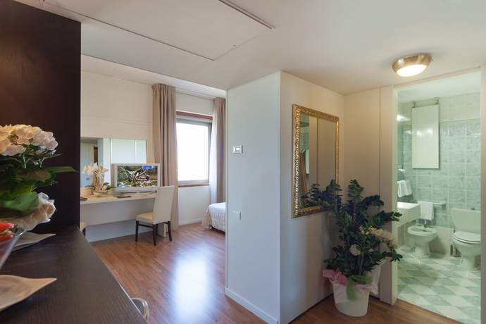 Imagen de los interiores del Hotel Suite Elite. Foto 15