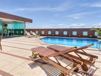 Imagen de la piscina del Hotel Suite Em Bairro Nobre De Natal No Othon. Foto 9