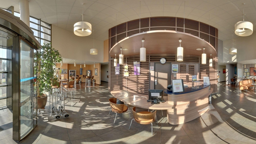 Imagen de los interiores del Hotel Suite - Home Orleans Saran. Foto 3