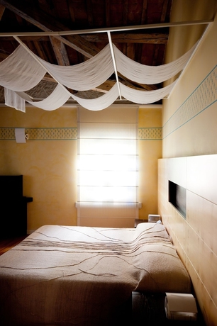 Imagen de la habitación del Hotel Suite Inn. Foto 12