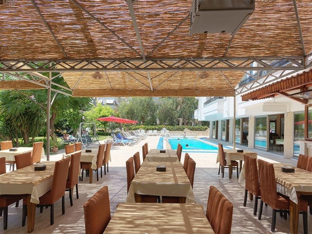 Imagen del bar/restaurante del Hotel Suite Laguna. Foto 5