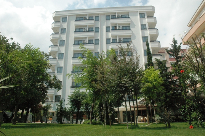 Imagen de los exteriores del Hotel Suite Laguna. Foto 11