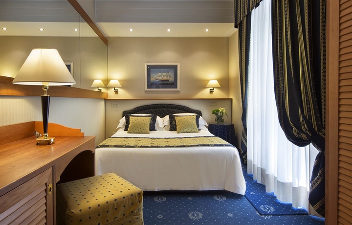 Imagen de la habitación del Hotel Suite Maestrale. Foto 3