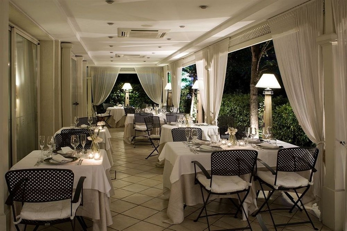 Imagen del bar/restaurante del Hotel Suite Maestrale. Foto 2