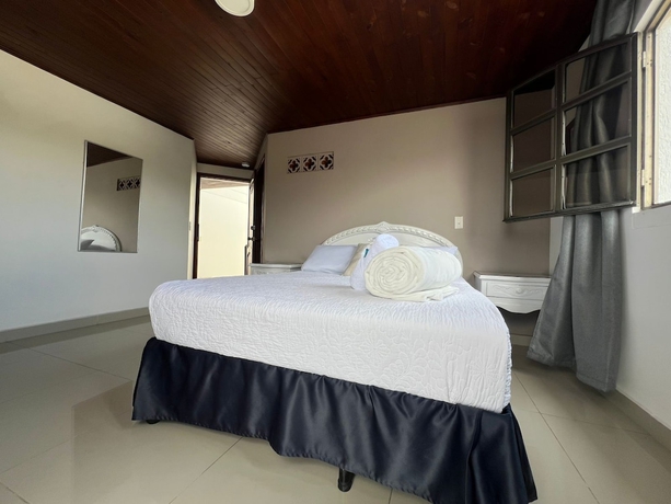 Imagen de la habitación del Hotel Suite Santa Rosa. Foto 15