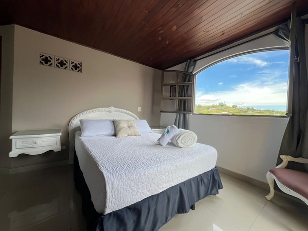Imagen de la habitación del Hotel Suite Santa Rosa. Foto 16