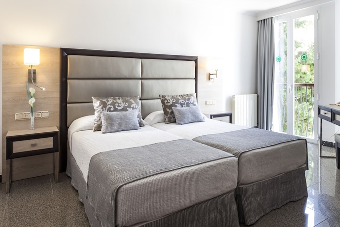 Imagen de la habitación del Hotel Suite S'argamassa Palace. Foto 2