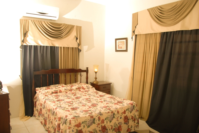 Imagen de la habitación del Hotel Suite Serenade. Foto 7