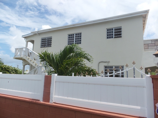 Imagen de los exteriores del Hotel Suite Serenade. Foto 12