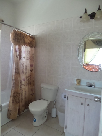 Imagen de la habitación del Hotel Suite Serenade. Foto 11