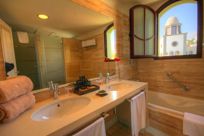 Imagen de la habitación del Hotel Suite Villa María. Foto 7