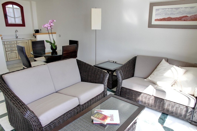 Imagen de la habitación del Hotel Suite Villa María. Foto 8