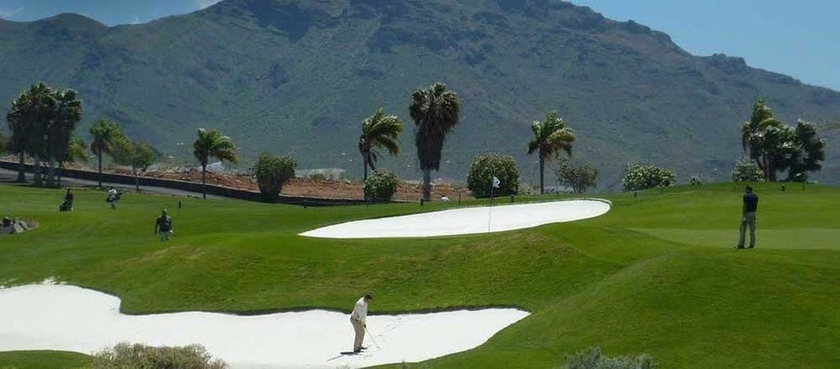 Imagen de los exteriores del Hotel Suite Villa María. Foto 11