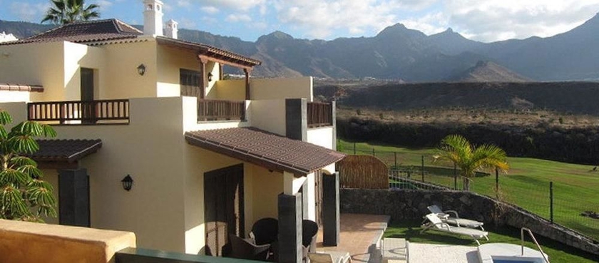 Imagen de los exteriores del Hotel Suite Villa María. Foto 13