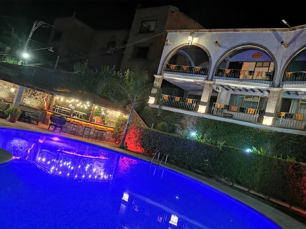 Imagen de la piscina del Hotel Suite vista hermosa. Foto 11