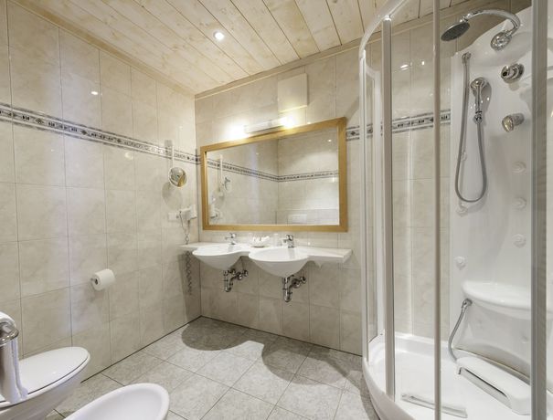 Imagen de la habitación del Hotel Suitehotel Gampen. Foto 3