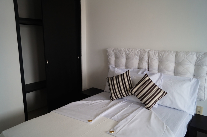 Imagen de la habitación del Hotel Suites 201. Foto 2