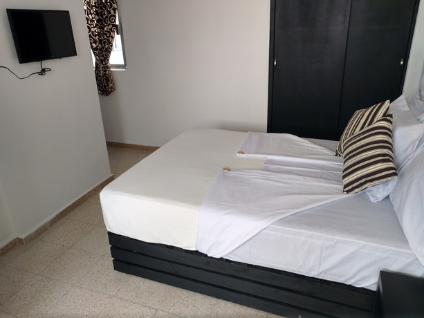 Imagen de la habitación del Hotel Suites 201. Foto 3